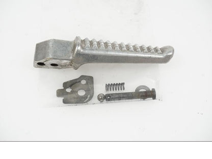 Framsidan på Fotpinne från en Aprilia Tuono V4R -2016 motorcykel.