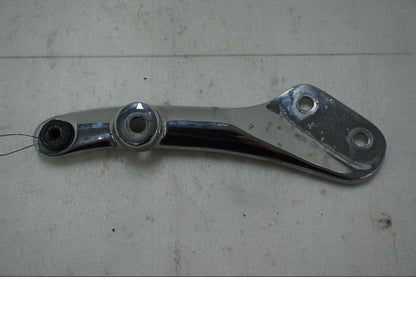 Framsidan på Bakskärmstag från en Triumph Thunderbird 900 -2000 motorcykel.