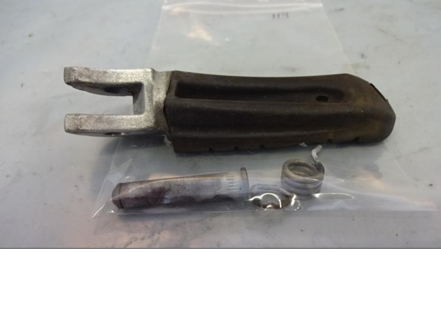 Baksidan på Fotpinne från en KTM 990 Super Duke -2009 motorcykel.