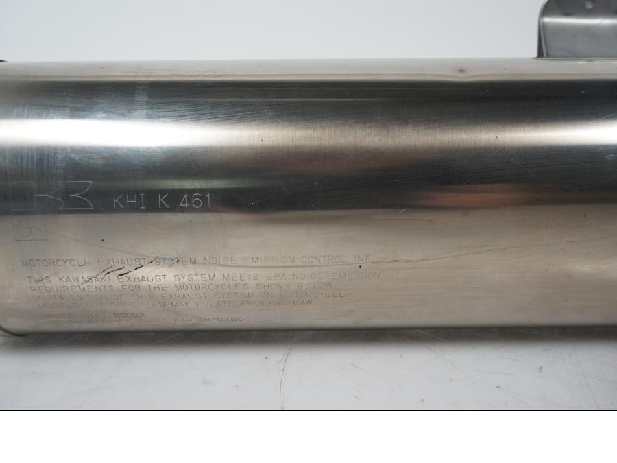Vänster sida på Ljuddämpare från en Kawasaki Z 750 -2006 motorcykel.