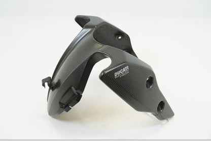 Framsidan på Framskärm från en Ducati Hypermotard -2020 motorcykel.