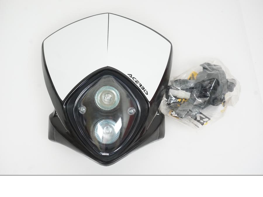 Framsidan på Strålkastare från en Universal Universal -2005 motorcykel.