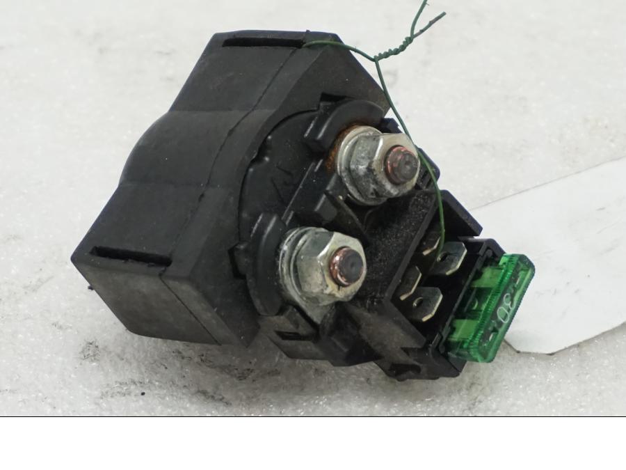 Framsidan på Startrelä från en Ducati Monster 696 -2010 motorcykel.