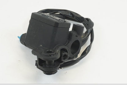 Höger sida på Kopplingshuvudcylinder från en Ducati Scrambler 800 -2022 motorcykel.