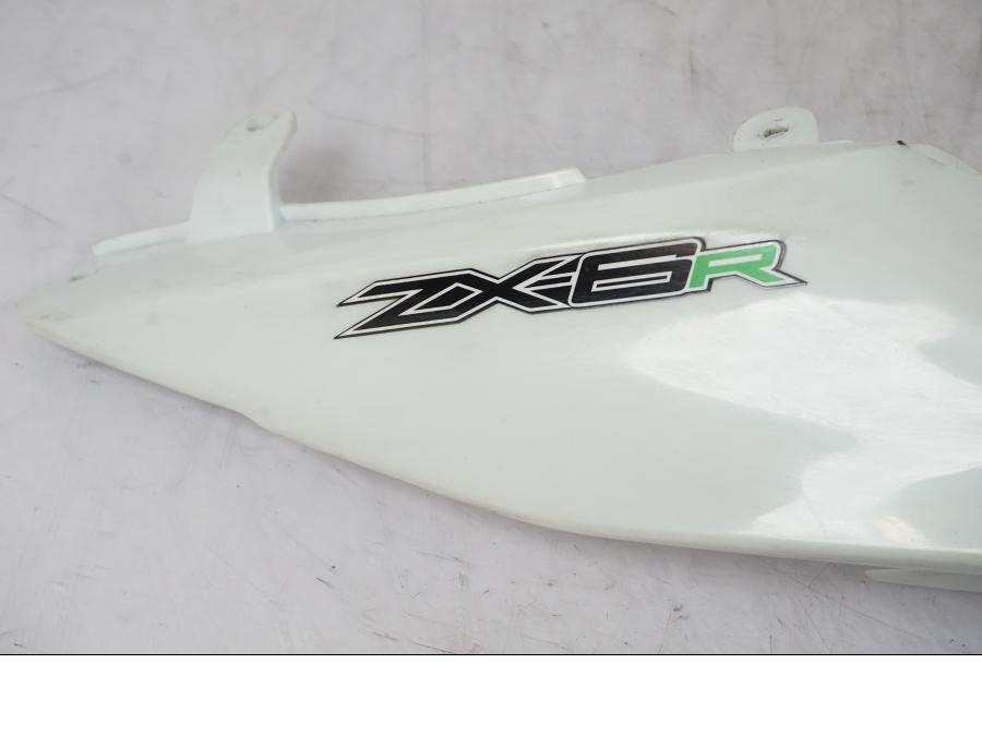 Baksidan på Bakvinge från en Kawasaki ZX-6R -2011 motorcykel.