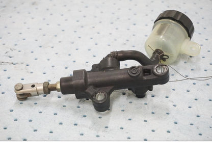 Framsidan på Bromshuvudcylinder från en Yamaha YZF 1000 R1 -2006 motorcykel.