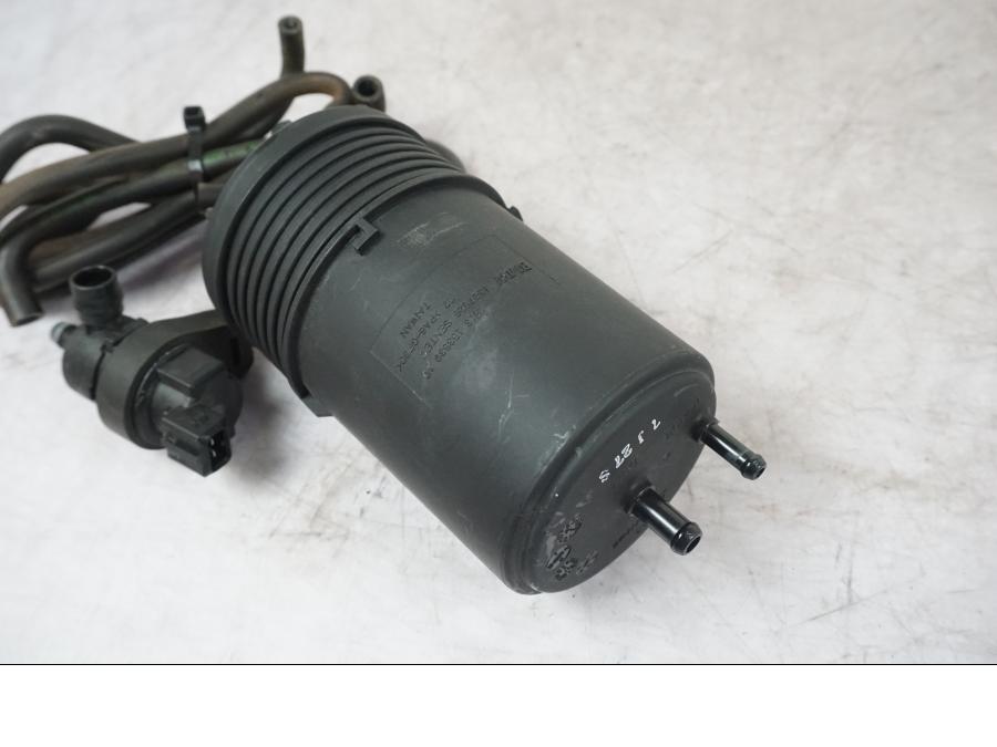 Baksidan på Fuel Evap System från en BMW F 800 R -2018 motorcykel.