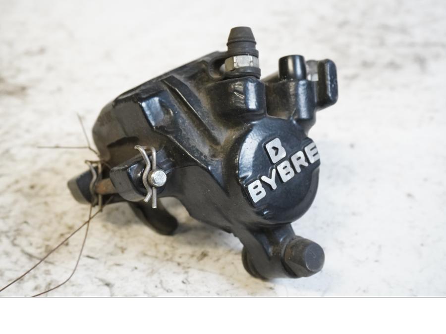 Framsidan på Bromsok från en KTM 125 Duke -2015 motorcykel.