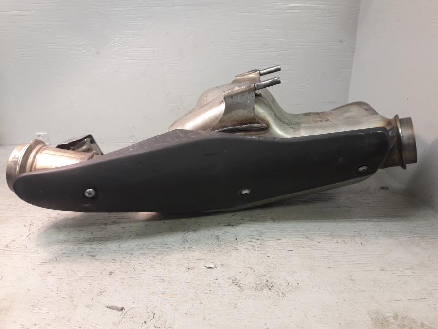 Framsidan på Mellanburk från en KTM 1290 Super Duke -2016 motorcykel.