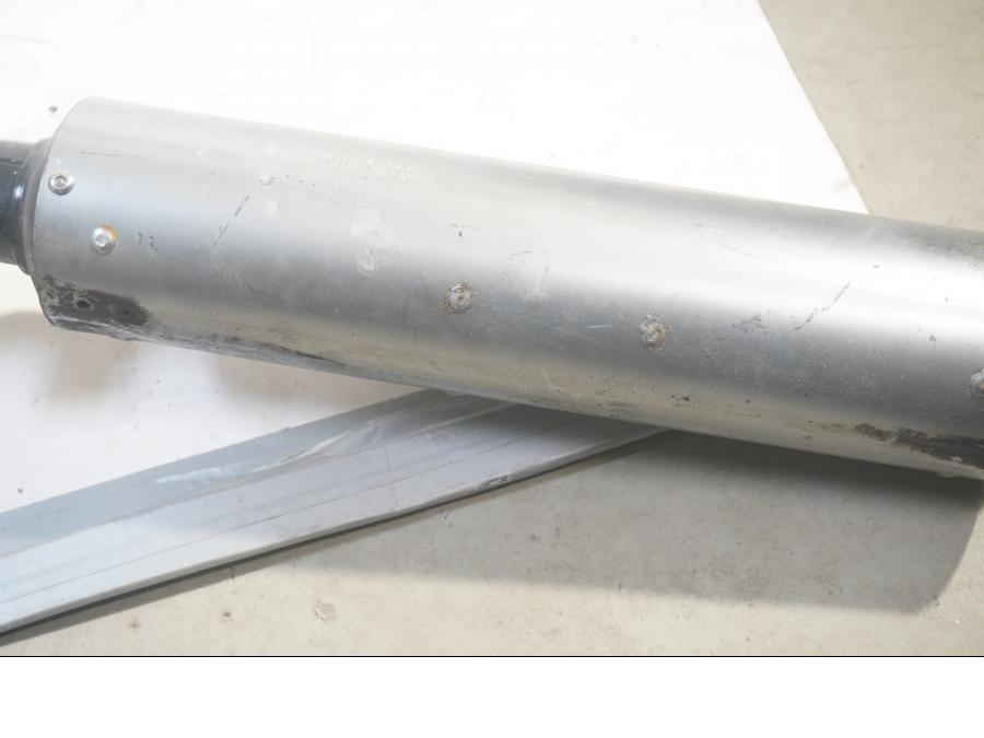 Höger sida på Ljuddämpare från en Kawasaki GPX 600 -1994 motorcykel.