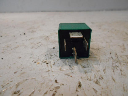 Baksidan på Startrelä från en BMW K 1300 R -2009 motorcykel.