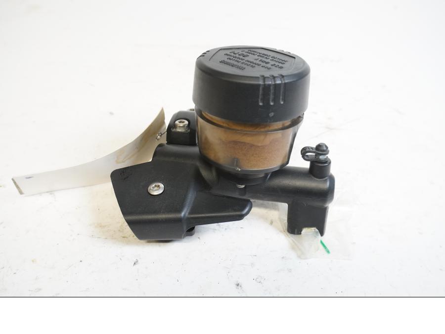 Framsidan på Bromshuvudcylinder från en BMW K 1300 GT -2009 motorcykel.