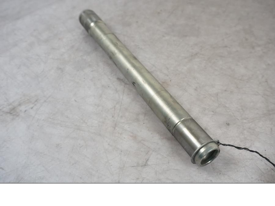 Höger sida på Axel från en BMW F 800 R -2018 motorcykel.