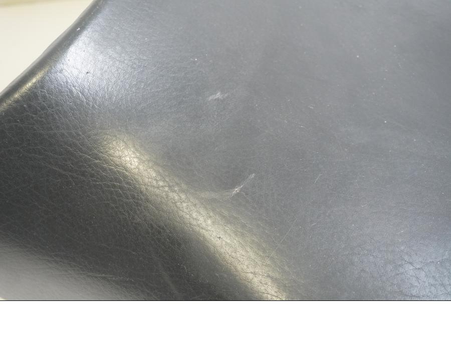 Baksidan på Sadel från en Yamaha YZF 1000 R -1999 motorcykel.