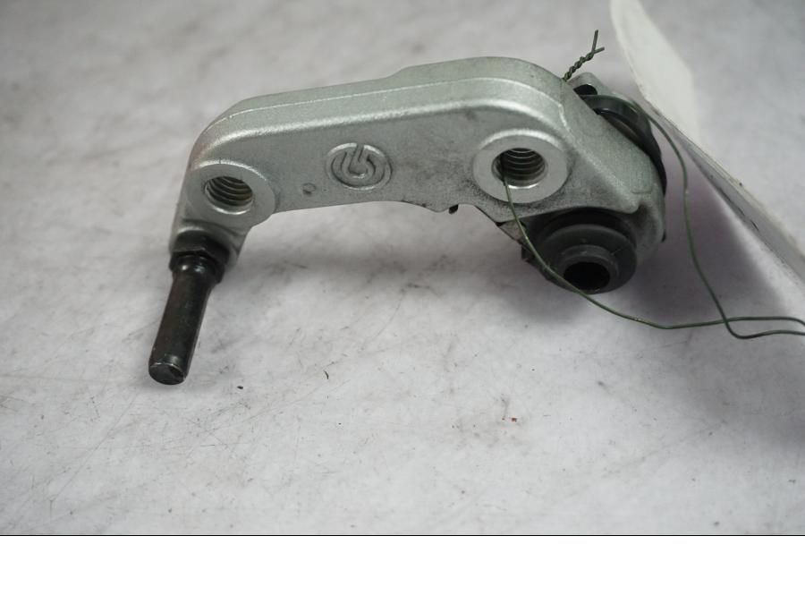 Framsidan på Bromsoksfäste från en Yamaha XT 660 R -2014 motorcykel.