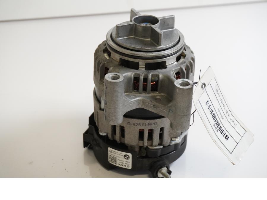 Framsidan på Generator från en BMW K 1600 -2018 motorcykel.