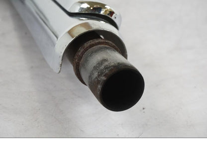 Snett uppifrån på Grenrör från en Suzuki VL 800 -2002 motorcykel.