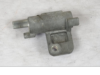 Framsidan på Bromsfördelare från en Suzuki SV 650 -1999 motorcykel.