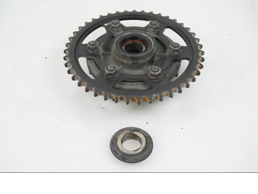 Framsidan på Drevfäste från en Yamaha YZF 1000 R1 -2002 motorcykel.