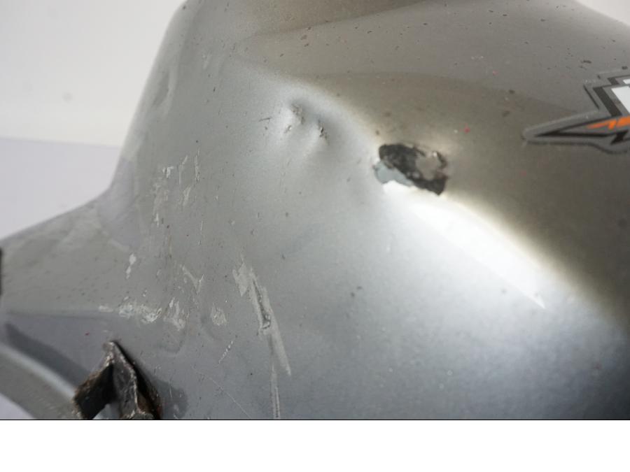 Extrabild2 på Bensintank från en KTM 790 Duke -2019 motorcykel.