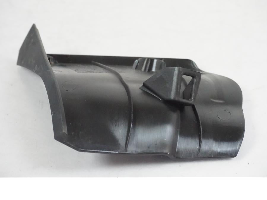 Vänster sida på Sidkåpa innerplast från en KTM 390 Adventure -2021 motorcykel.