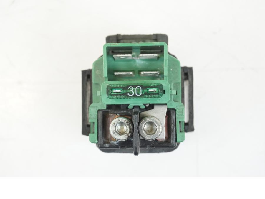 Baksidan på Startrelä från en Honda CB 600 F -2008 motorcykel.