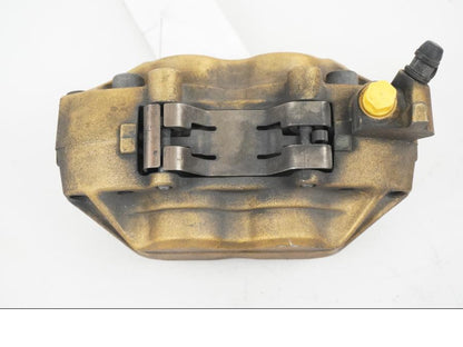 Baksidan på Bromsok från en Honda CBR 900 RR -2000 motorcykel.