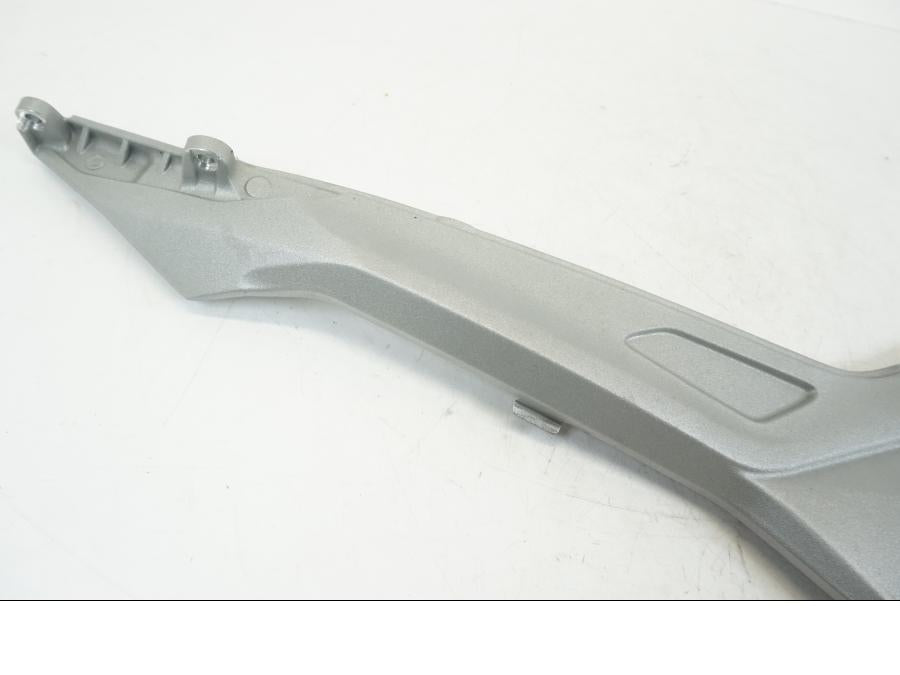 Höger sida på Bakram från en Ducati Hyperstrada -2013 motorcykel.