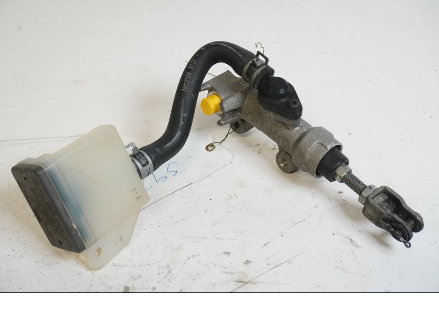 Baksidan på Bromshuvudcylinder från en Suzuki GSX-R 600 -2000 motorcykel.