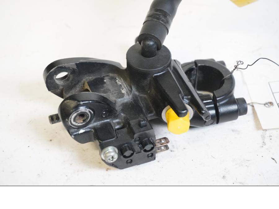 Höger sida på Bromshuvudcylinder från en Triumph Daytona 675 -2009 motorcykel.