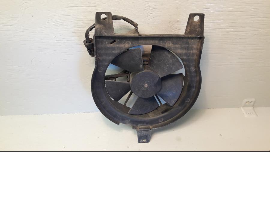 Baksidan på Vattenkylfläkt från en BMW F 800 GS -2009 motorcykel.