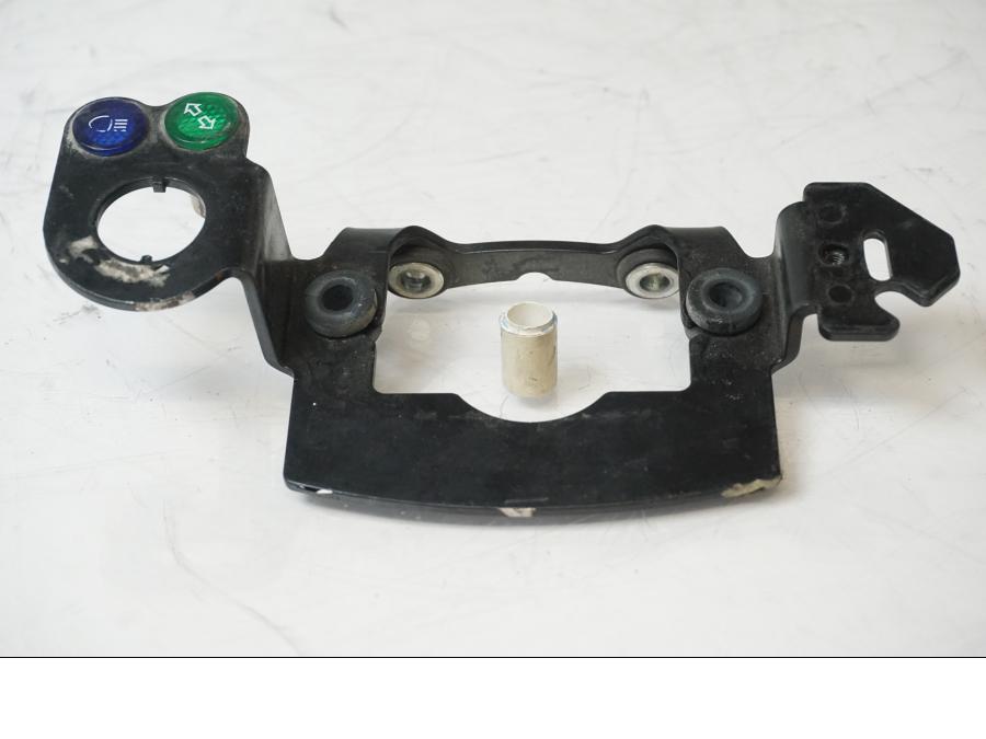 Framsidan på <p>Instrumentpanelsfäste från Husaberg FS 650 E 2004.</p>

<p>Lacksläpp finns se bilder.</p> motorcykel.