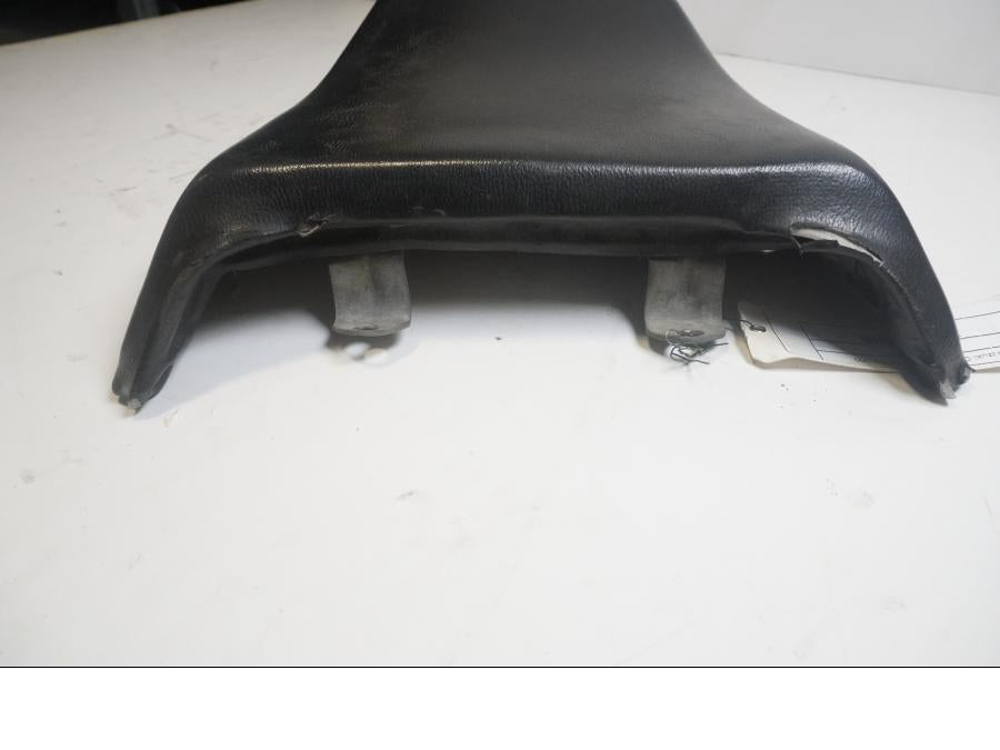 Vänster sida på Sadel från en Suzuki GSX-R 750 -1985 motorcykel.