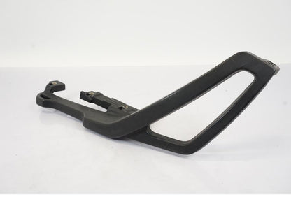 Framsidan på Passagerarhandtag från en BMW R 1150 RS -2003 motorcykel.