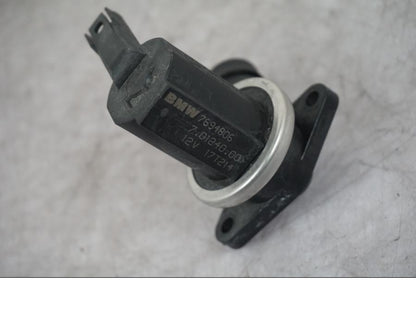 Vänster sida på Second Air från en BMW F 800 R -2018 motorcykel.