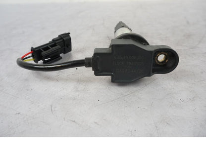 Vänster sida på Tändspole från en KTM 1290 Super Duke R -2021 motorcykel.