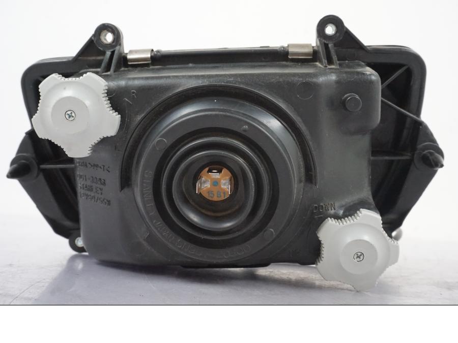 Vänster sida på Strålkastare från en Honda NT 650 V -2002 motorcykel.