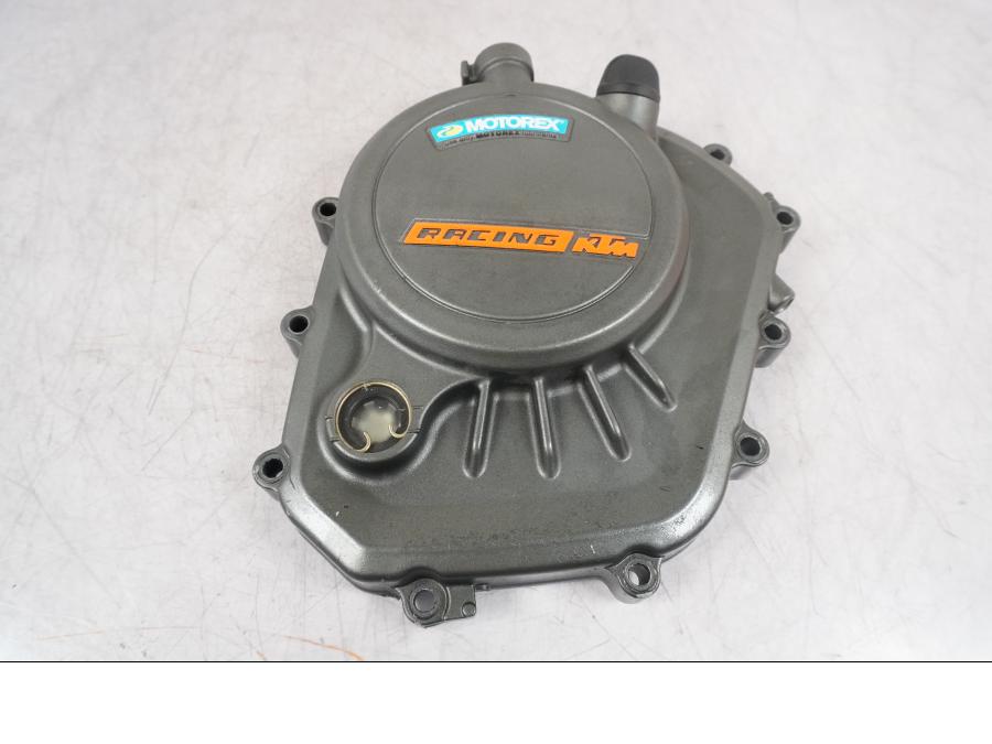 Framsidan på Kopplingskåpa från en KTM 125 Duke -2017 motorcykel.
