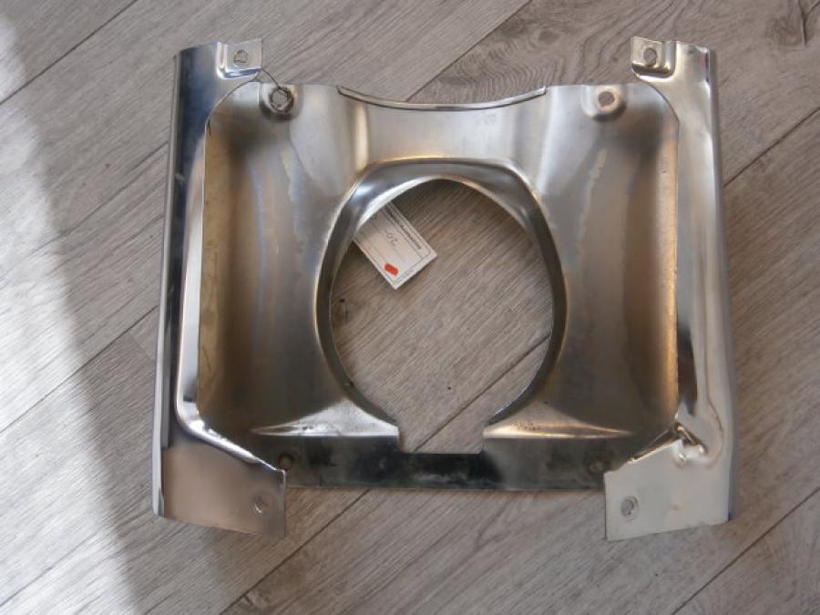 Baksidan på Gaffelkrom från en Suzuki VL 1500 -2002 motorcykel.