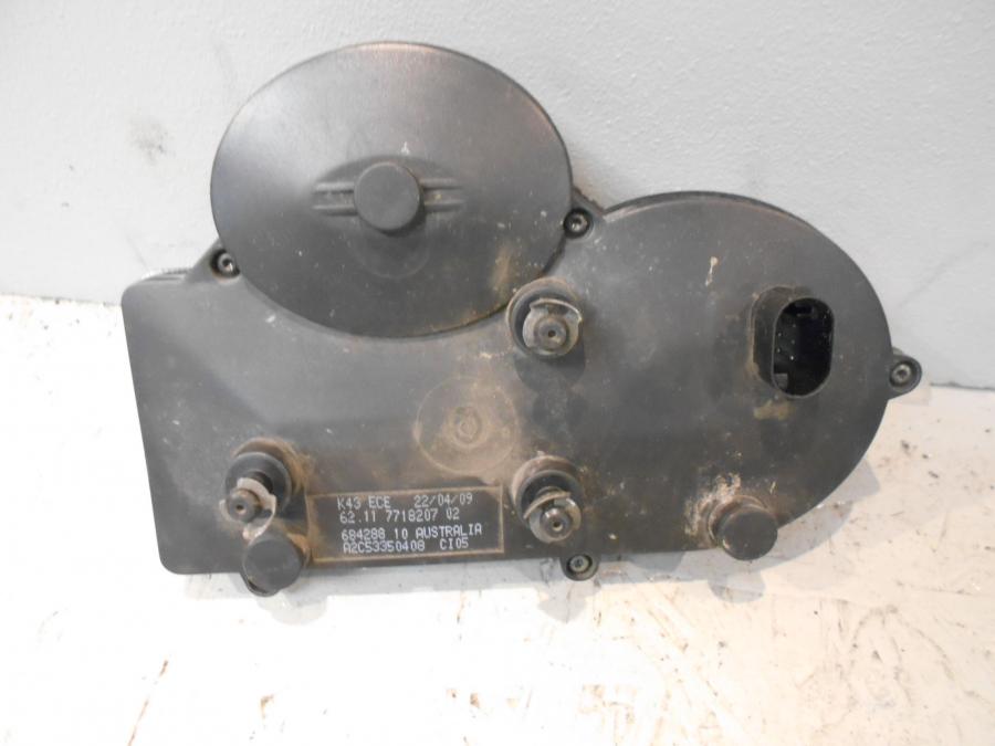 Baksidan på Instrumentpanel från en BMW K 1300 R -2009 motorcykel.