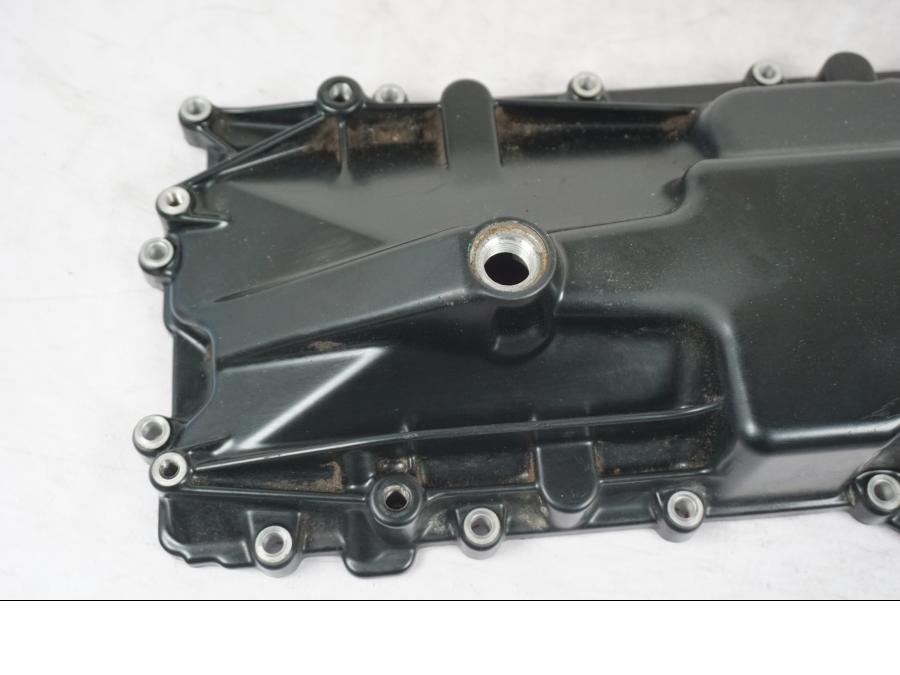 Snett uppifrån på Oljetråg från en BMW F 850 GS -2024 motorcykel.