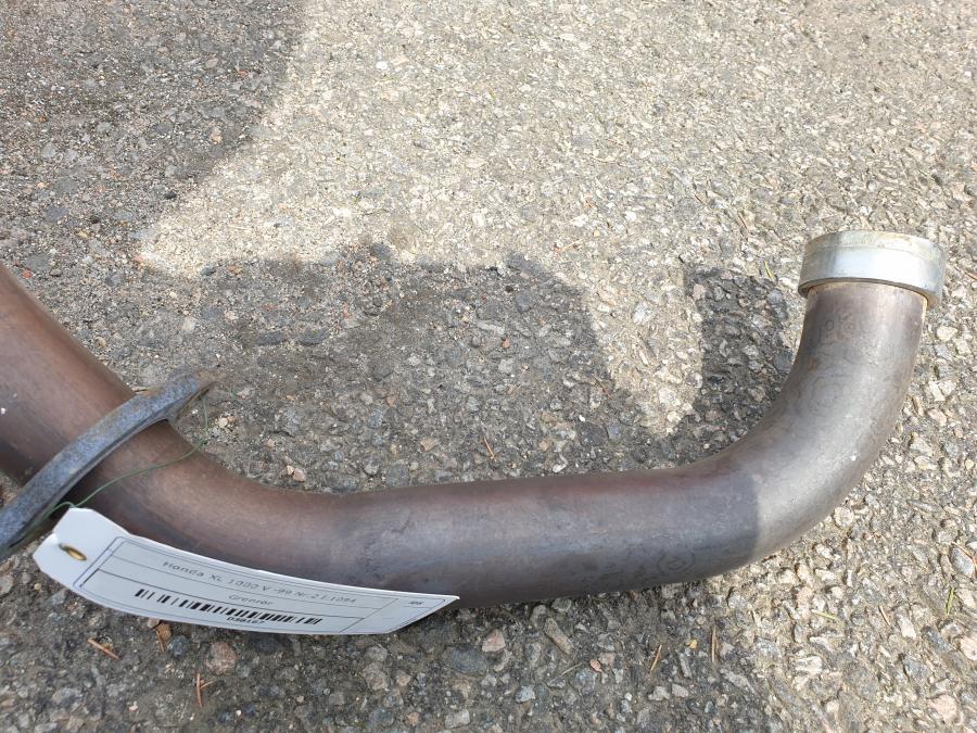 Snett uppifrån på Grenrör från en Honda XL 1000 V -1999 motorcykel.