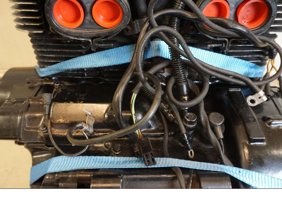 Höger sida på Motor från en Suzuki GSX 550 EF -1985 motorcykel.