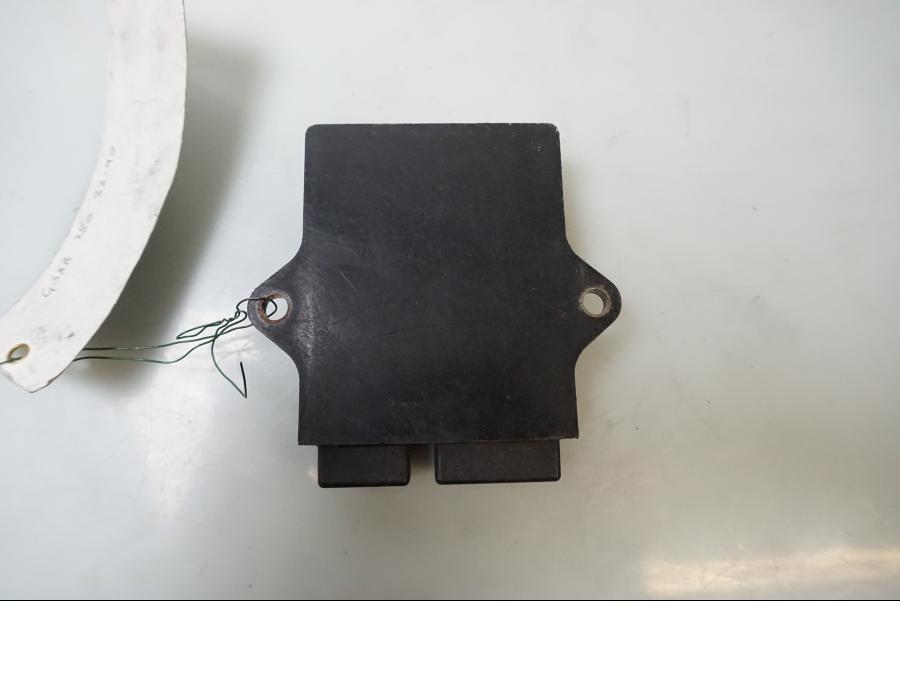 Baksidan på CDI / ECU från en Suzuki GSX-R 750 -1988 motorcykel.