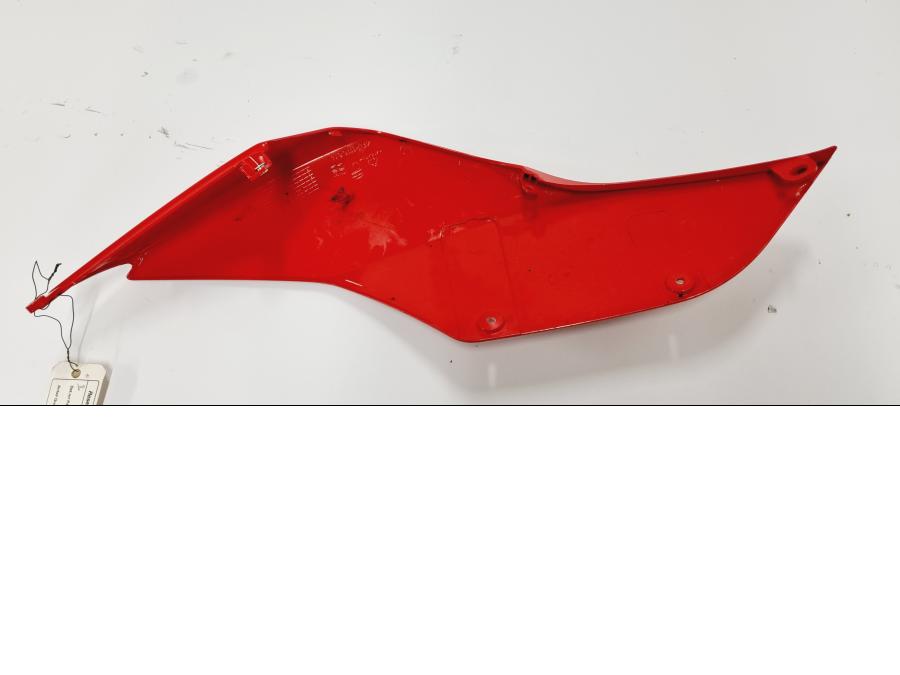 Vänster sida på Bakvinge från en Ducati 1199 Panigale -2012 motorcykel.