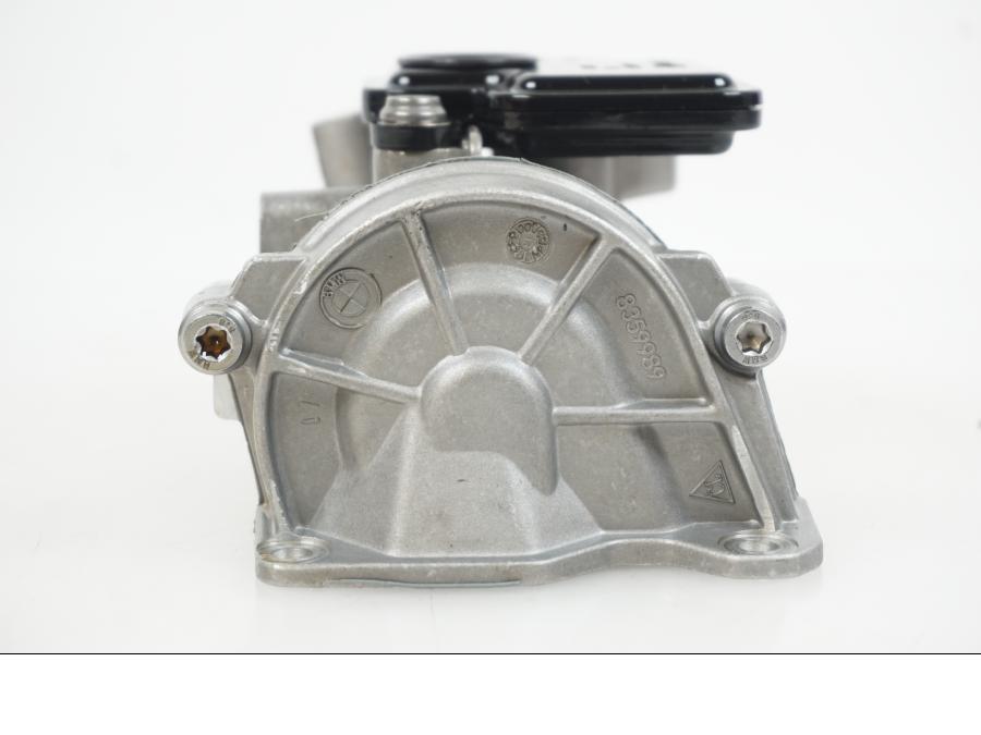 Snett uppifrån på Oljepump från en BMW F 850 GS -2019 motorcykel.