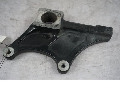 Framsidan på Bromsoksfäste från en Suzuki GSX-R 1000 -2003 motorcykel.