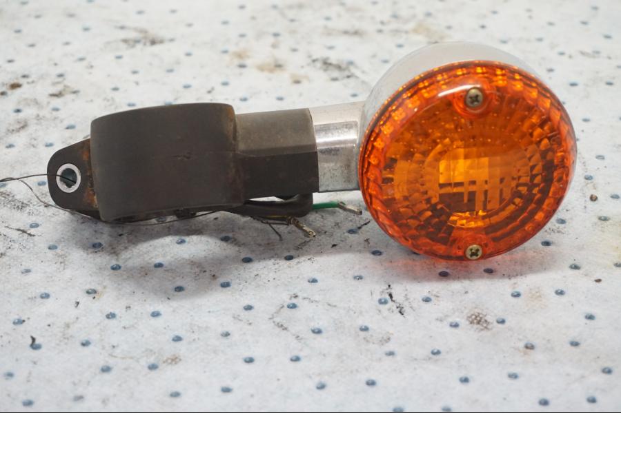 Framsidan på Blinkers från en Kawasaki EN 500 -1999 motorcykel.