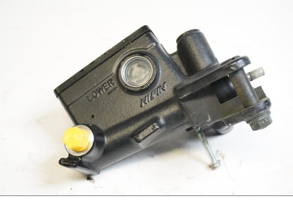 Framsidan på Kopplingshuvudcylinder från en Yamaha FJR 1300 -2016 motorcykel.