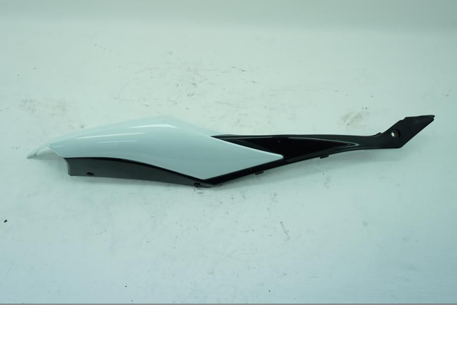 Framsidan på Sidopanel från en Suzuki GSX-R 750 -2009 motorcykel.